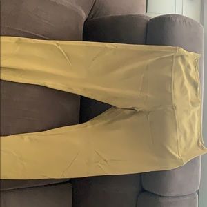 Align leggings in mustardy color